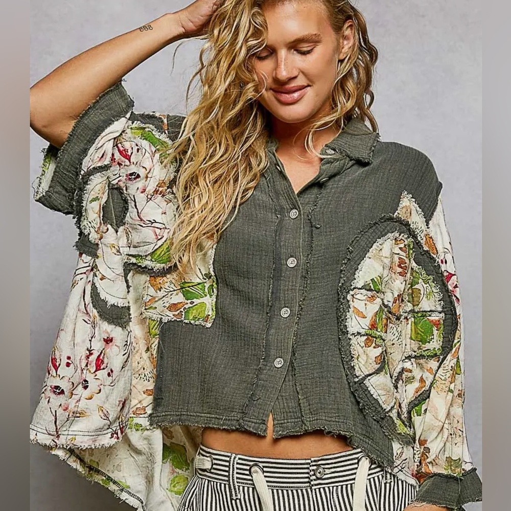 NEW POL: “The Ollie”Olive Green Button-Front Floral 3/4 Sleeve Top